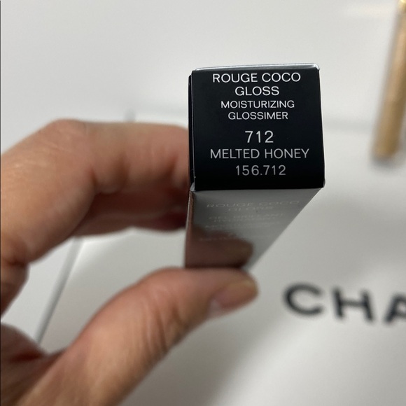 CHANEL Rouge Coco Gloss 712 Gold Shimmer - Picture 2 of 3